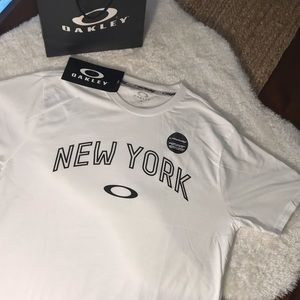 Men’s XL Oakley Shirt Short Sleeve